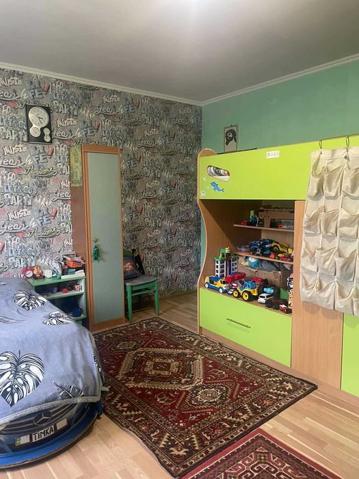 Житловий будинок та земельна ділянка 10 сот., м. Жовква