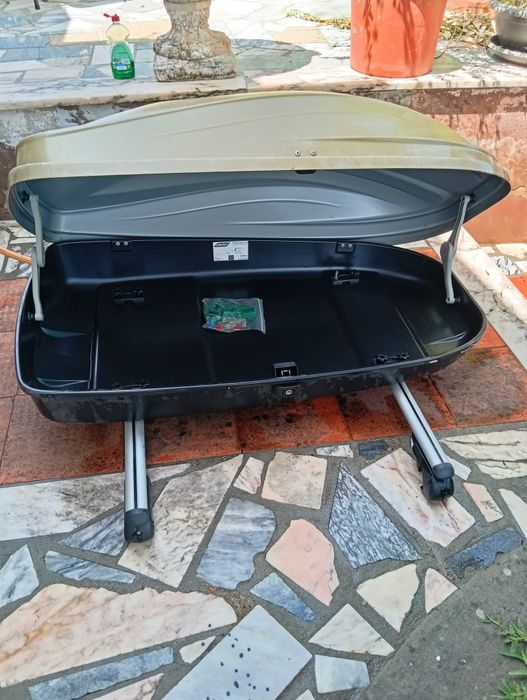 Topcase com barras universais e chaves, tanto das barras como da fechadura do topcase.