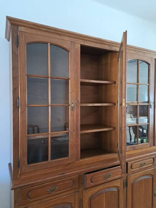 Clássico Louceiro de Castanho em Excelentes Condições