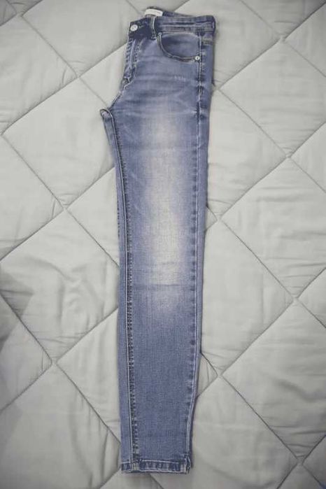 Calças de ganga S azul clara Stradivarius