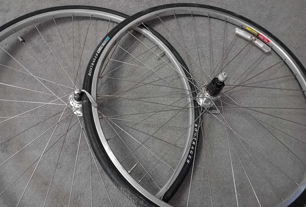 Komplet kół rowerowych 700C , piasty Campagnolo,obręcze Araya.