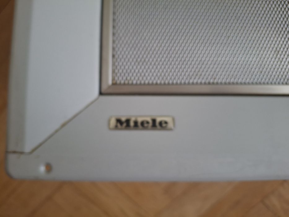 Вбудована кухонна витяжка Miele