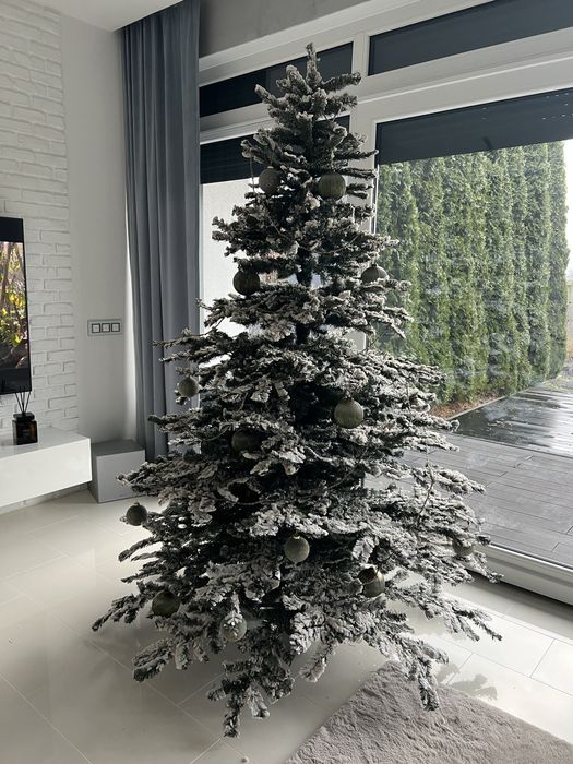 Choinka z efektem sniegu 220 cm