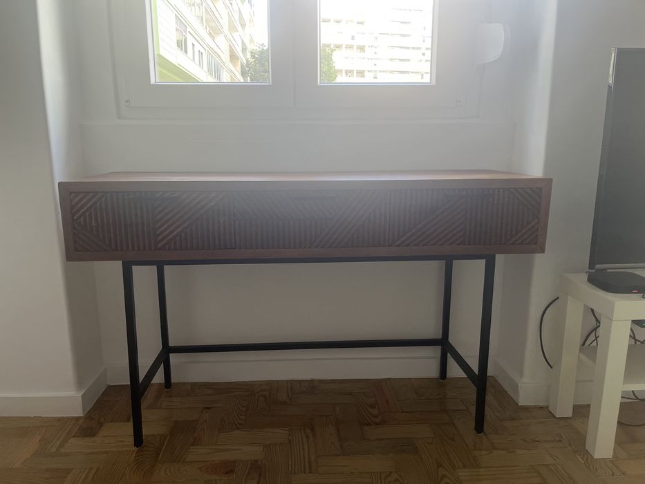 Vendo móvel consola de madeira com três gavetas