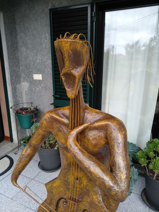 Violoncelo , escultura