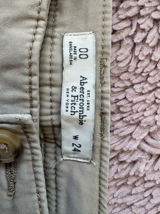 Beżowe spodenki Abercrombie