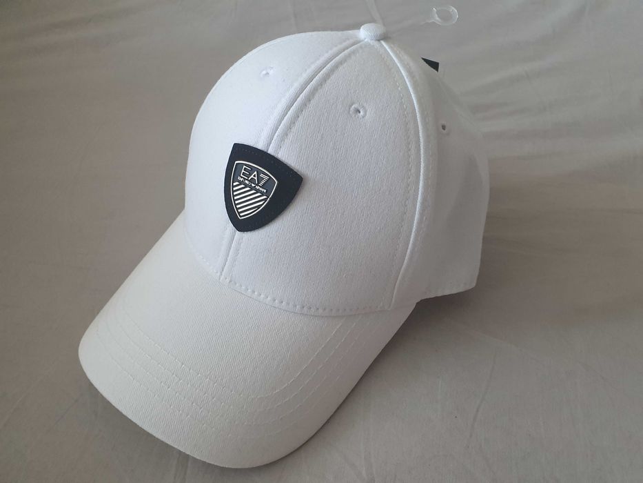 NOWA czapka z daszkiem Emporio Armani snapback EA biały blaszka