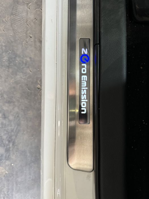 Nissan Leaf SL 62kwh