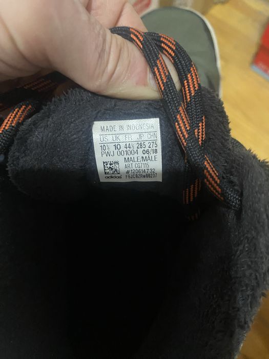 Продам зимні кросівки Adidas