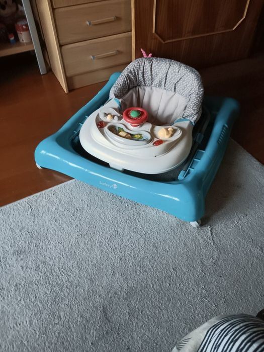Vendo voador para criança com música.