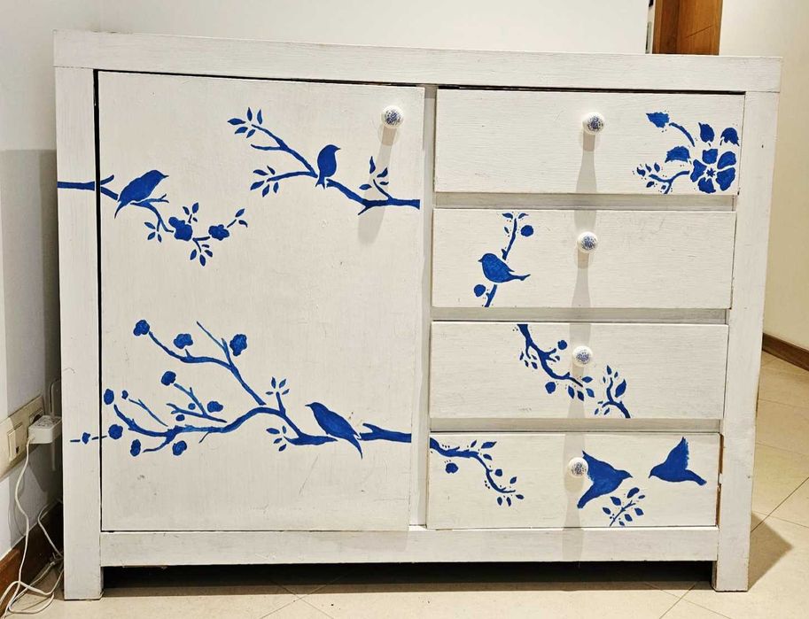 Cómoda restaurada pintada à mão