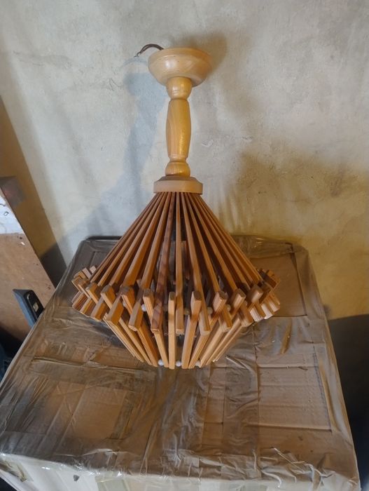 Lampa drewniana .