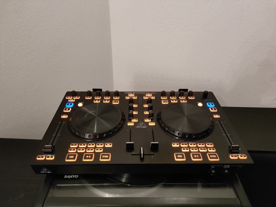 Konsola DJ Behringer cmd studio 4a