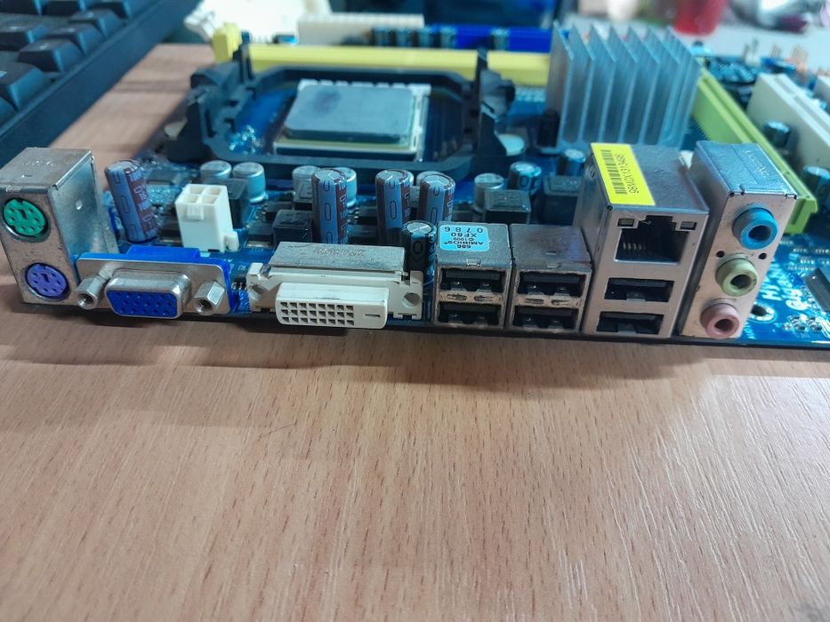 ASRock K10N78M + Athlon 64X2 4200+