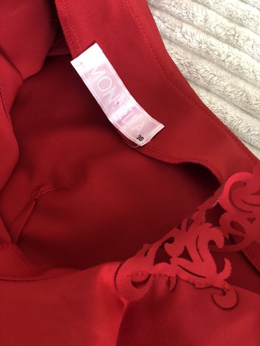 Червоне плаття