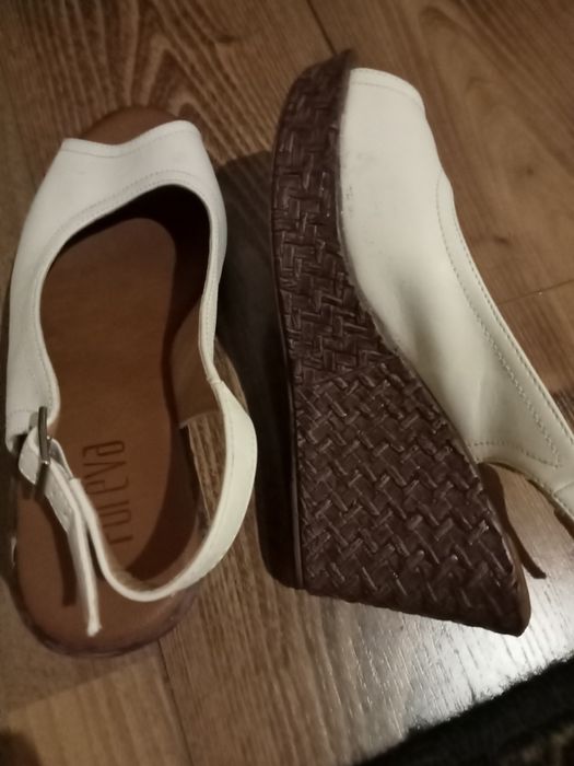 Sapatos. Sapatilhas,e cendalias.