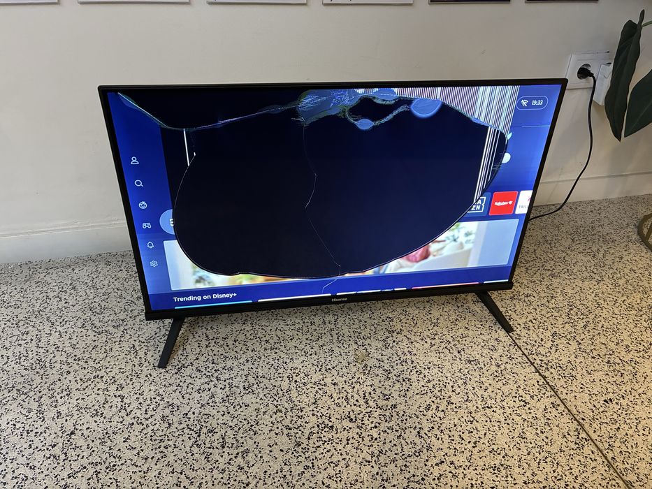 Hisense 32” Smart TV VIDAA – Funciona – Ecrã com defeito