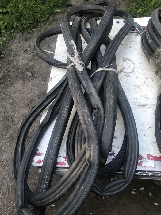 Уплотнитель двери автомобиля