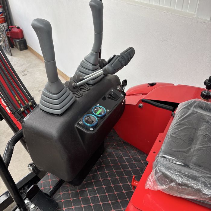 Mini Giratória 1300kg - Briggs Stratton
