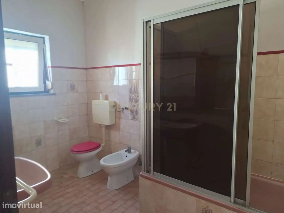 Arrendamento T3 - Andar de Moradia + Sótão - 1.650,00€
