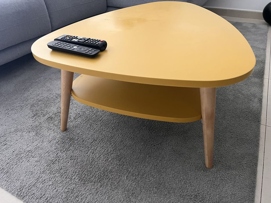 Mesa de centro em Madeira