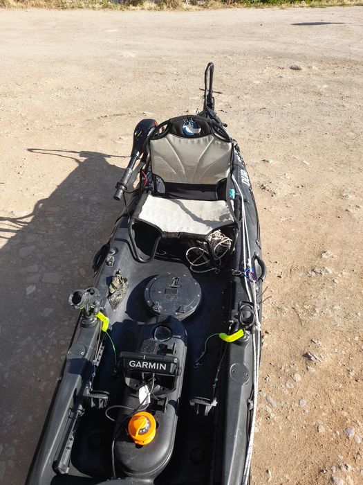 Kayak de pesca com motor eletrico