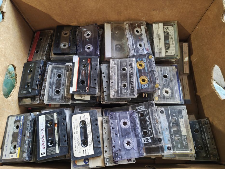 140 kaset magnetofonowych