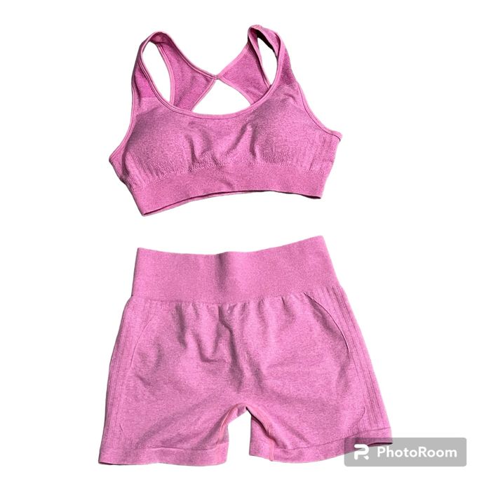 Bezszwowy komplet sportowy push up różowy