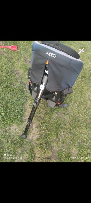 Fotelik Axikid minikid szary tyłem 2.0