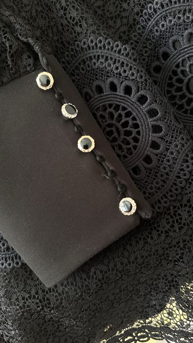 Чорна мережевна сукня