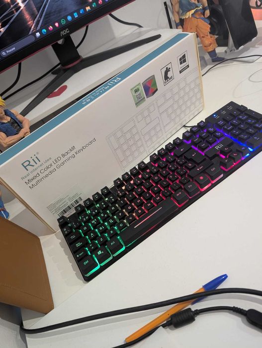 Gaming Keyboard with LED Lights (Like New)64752391788929123