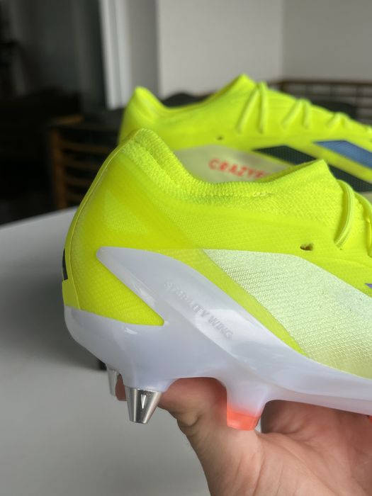 Żółte korki adidas