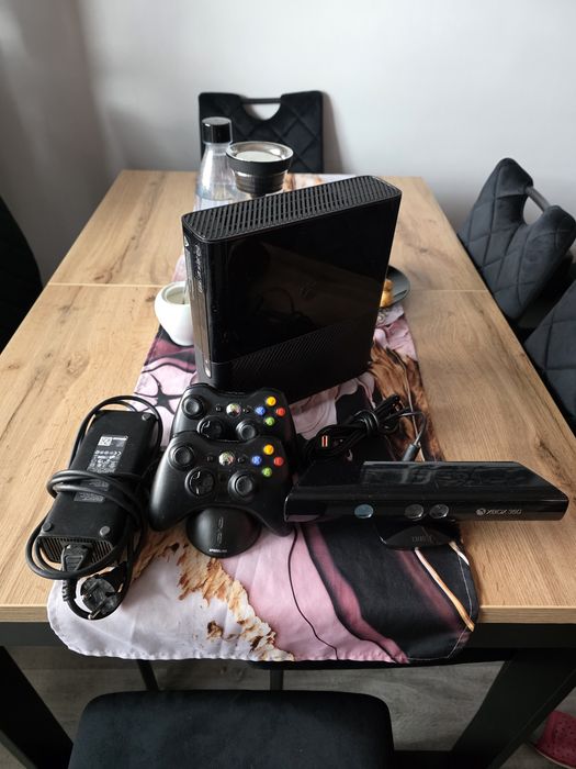 Xbox 360 z kinectem plus 18 gier