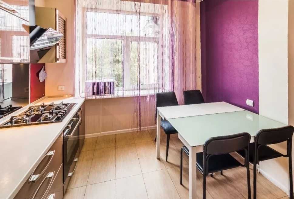 Подобова оренда 2к квартири в Оболонському р-ні, м. Оболонь