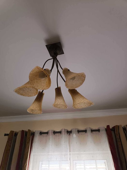 Candeeiro de sala em bom estado (Foros de Amora)