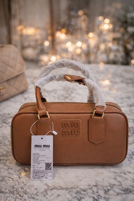 Елегантна жіноча сумка Miu Miu із натуральної телячої шкіри