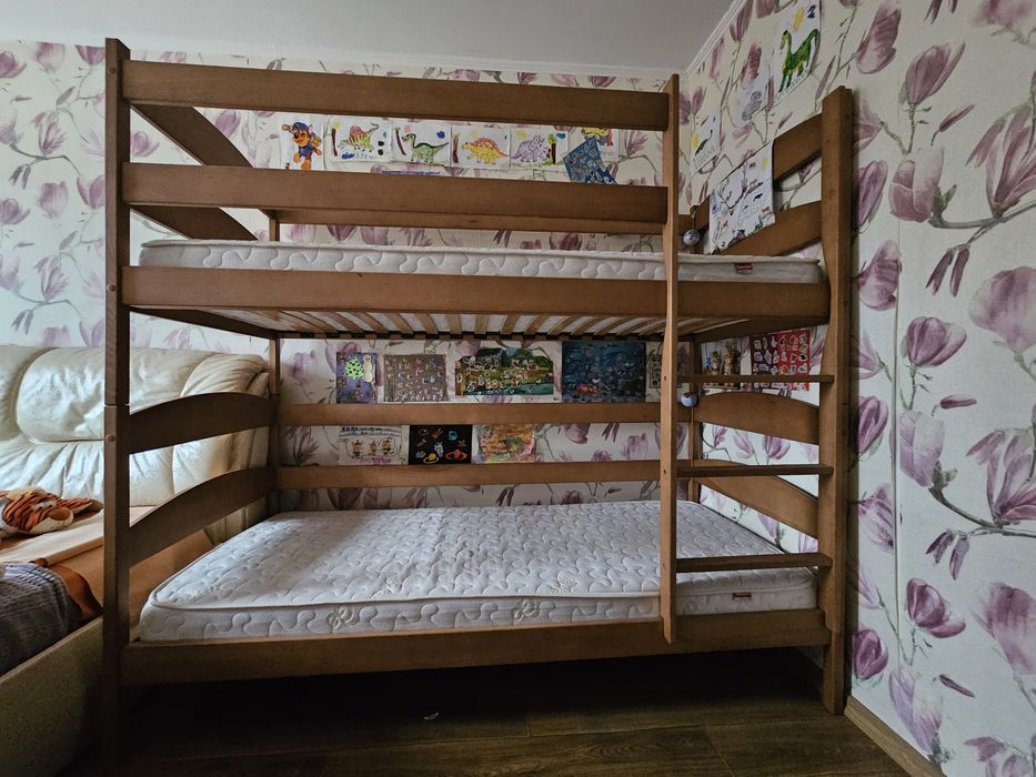 Детская двухъярусная кровать