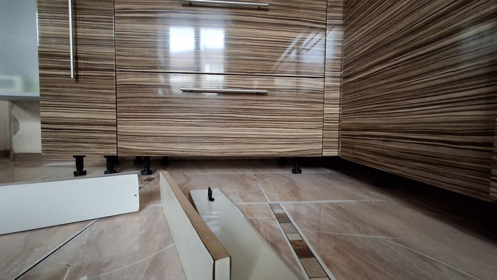 Прибирання будинків та квартир ,офісів та складів