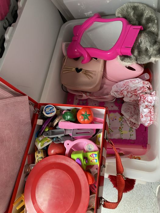 Cozinha com varios brinquedos