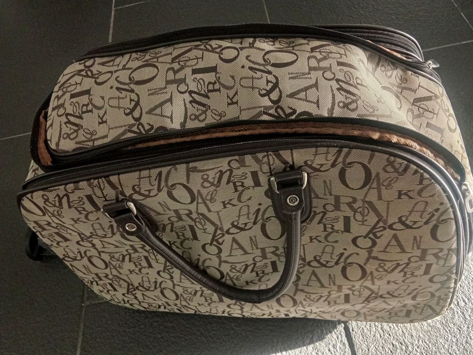 Mala de viagem compacta e prática com rodinhas