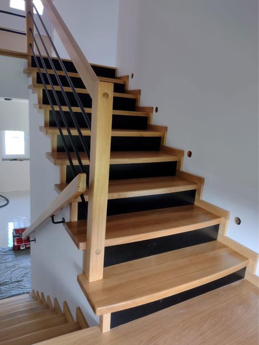 Schody Drewniane wraz z balustradami