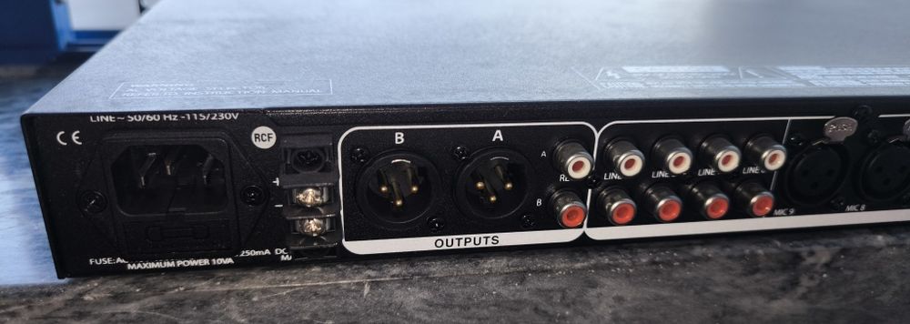 Pré-amplificador / Misturador Profissional RCF PR 4092 (9 Canais - Rack 1U)