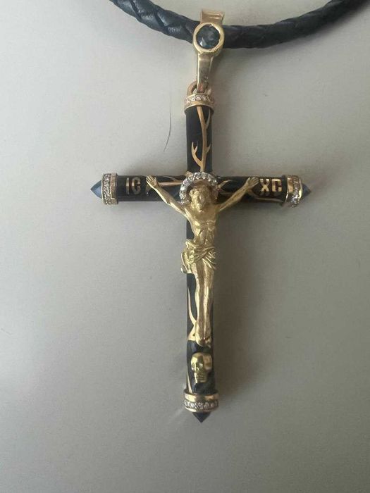 Золотой крест, эмаль, бриллианты, сапфиры.