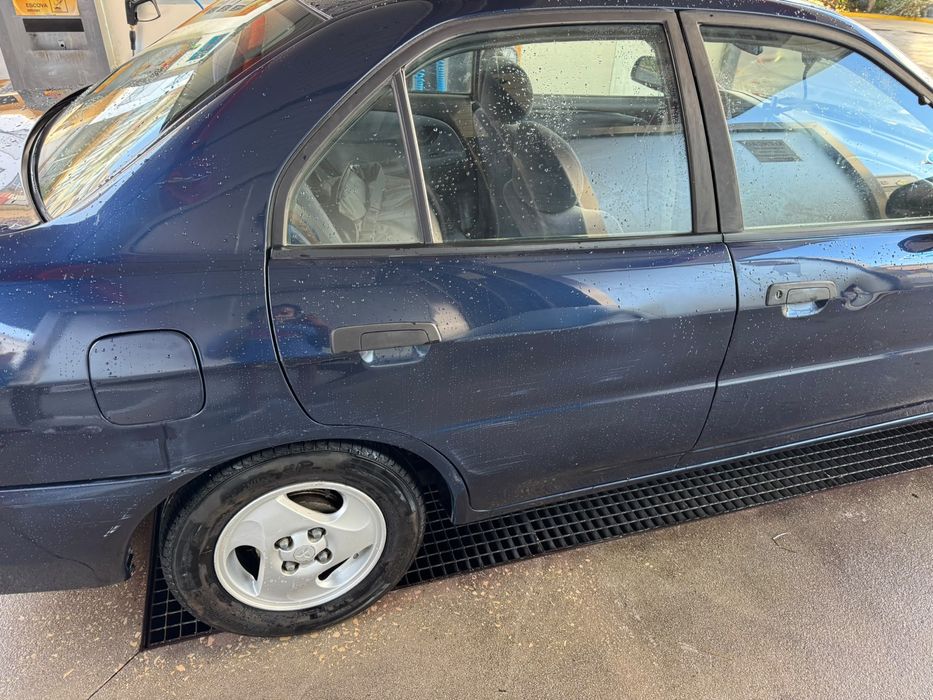 Lance 96. Tem que trocar a embreagem e o para-choque