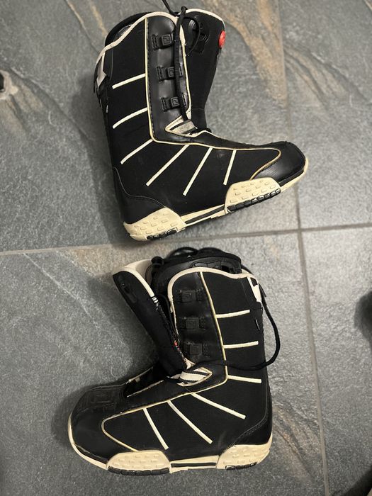Сноуборд боти deeluxe 36-38р