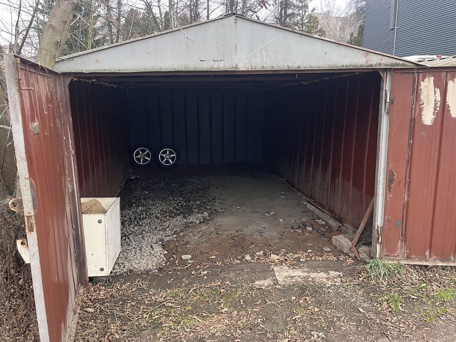 Продам або здам  в оренду гараж Клосовського (панчішна фабрика)