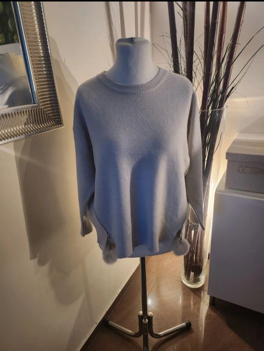 Sweter damski pompony