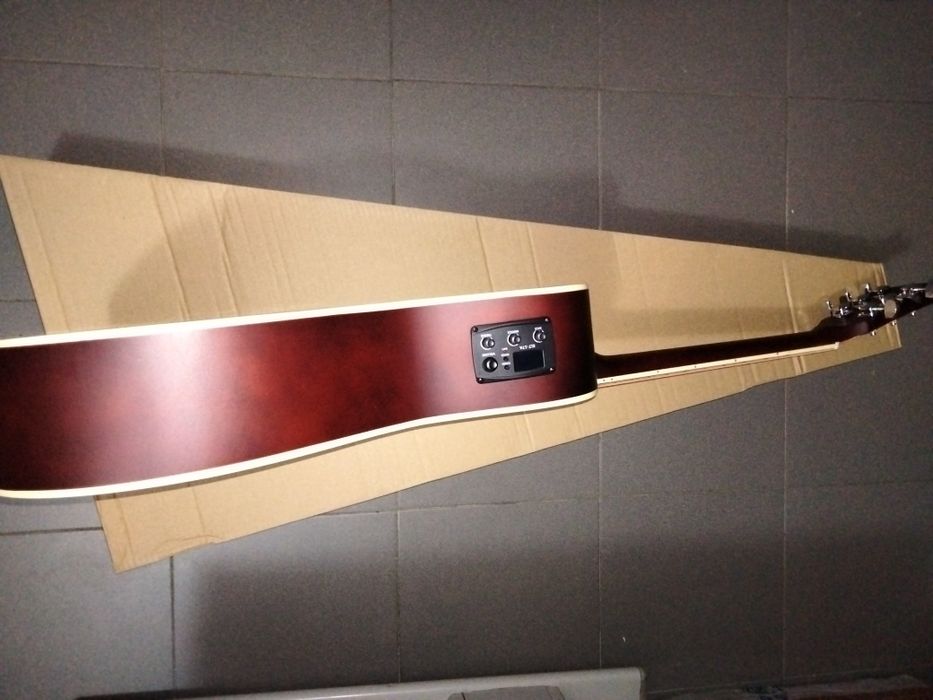 Guitarra cutaway - eletrificada