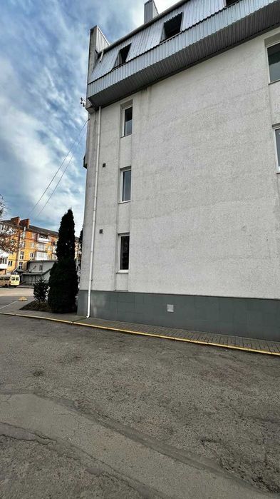 Продам комерційну будівлю в центрі міста