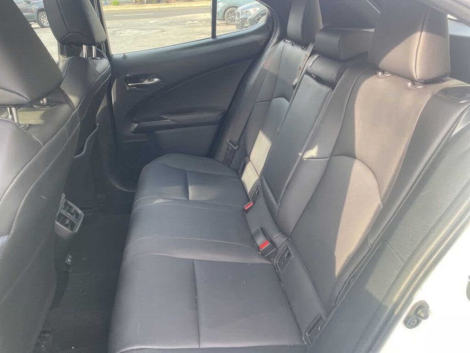Lexus UX 250h      2020